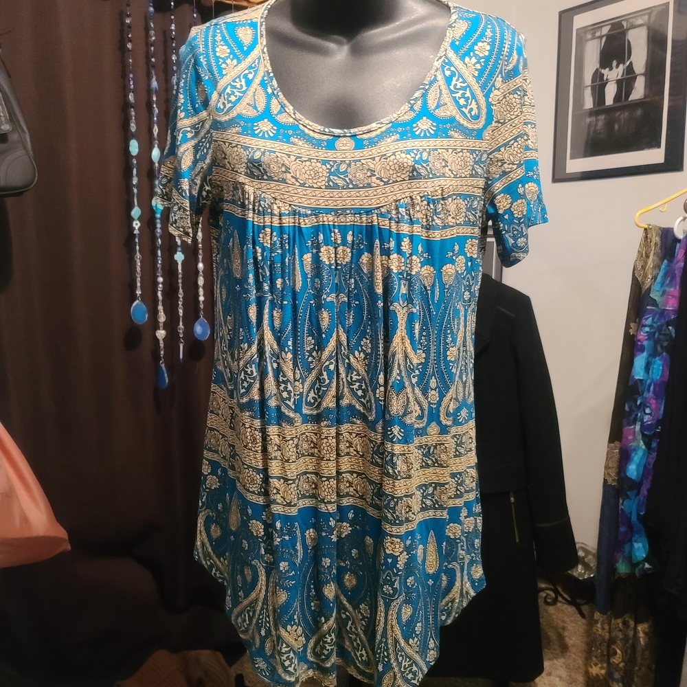 🐰Blue and Gold Patterned Women's Top